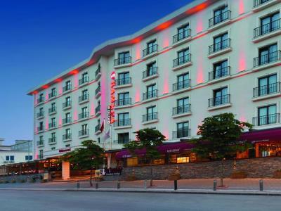 מלון Ramada By Wyndham Florya 4*