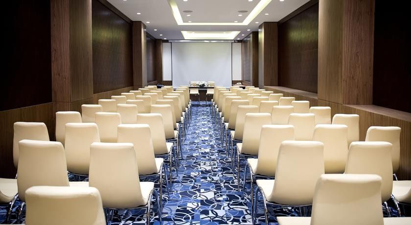 Ramada By Wyndham Florya מלון