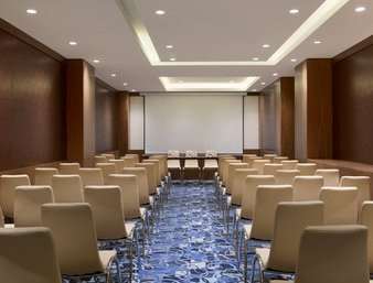 Ramada By Wyndham Florya מלון