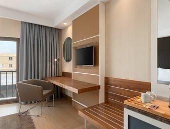 מלון Ramada By Wyndham Florya 4*