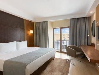Ramada By Wyndham Florya מלון 4*